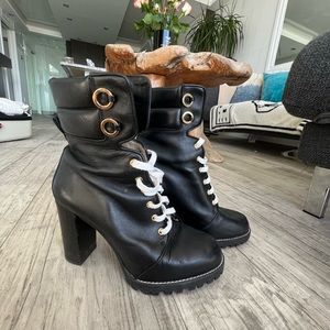 STUART WEITZMAN,black boots
